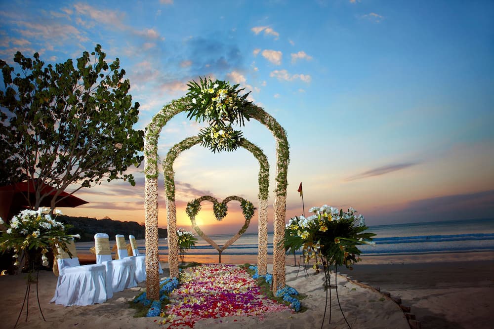 クプ クプ ジンバラン ビーチ クラブ アンド スパ バイ ロクシタン 写真