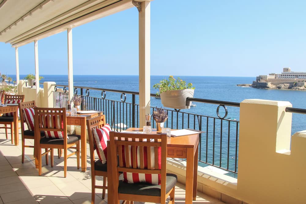 ヴェルディ セント ジョージズ ベイ マリーナ 写真