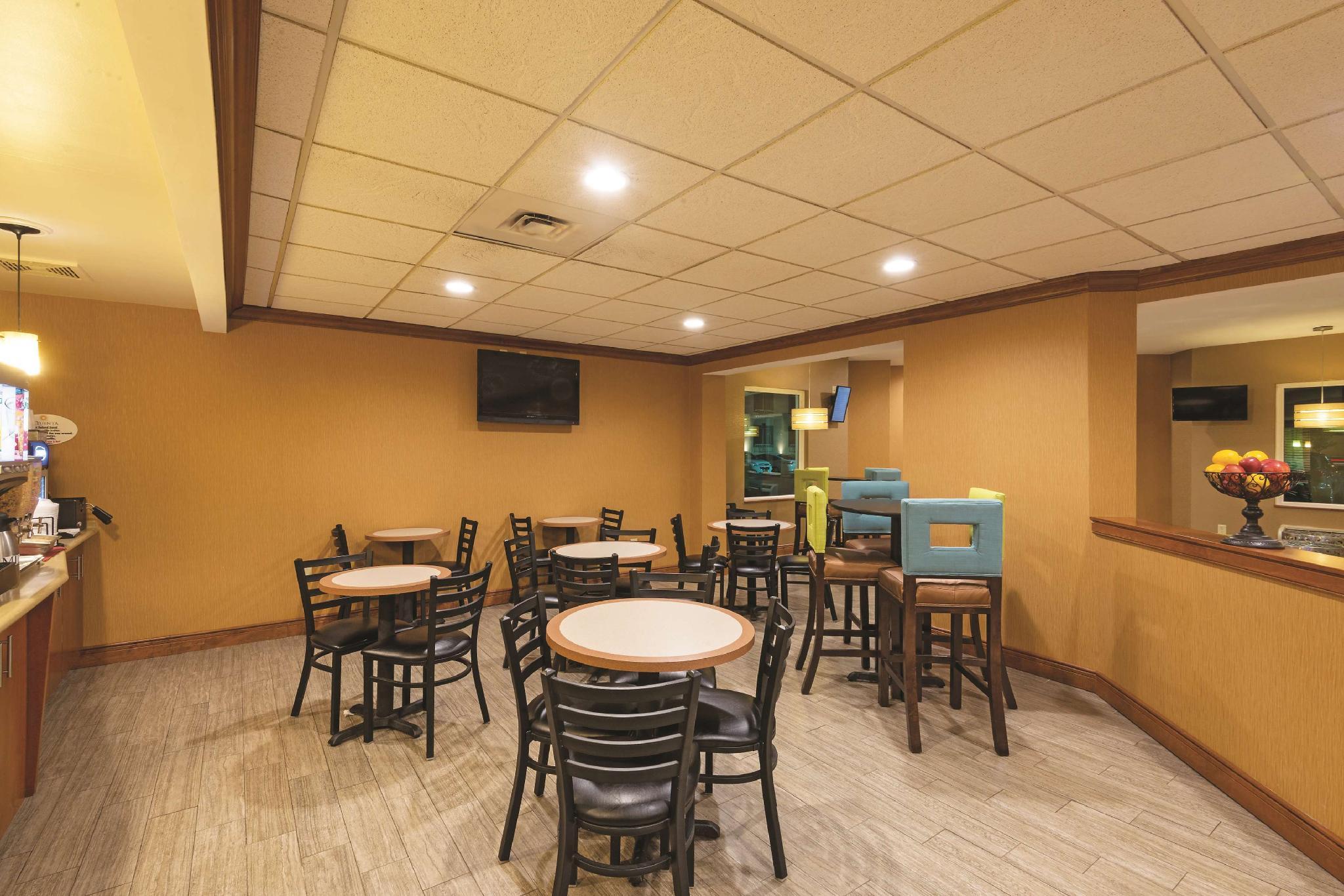 ラ キンタ イン バイ ウィンダム バッファロー エアポート 写真