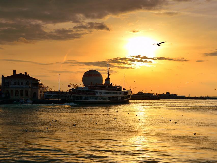 ゴールデン シヤヴ ホテル 写真
