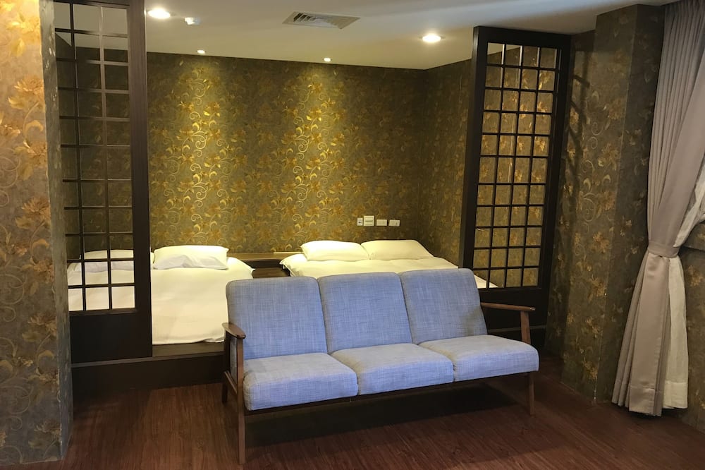 エブリデイ ホット スプリング ホテル 写真