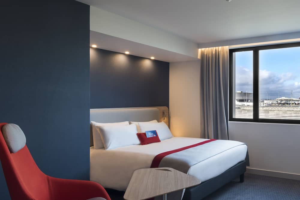 ホリデイ イン エクスプレス パリ CDG エアポート バイ IHG 写真