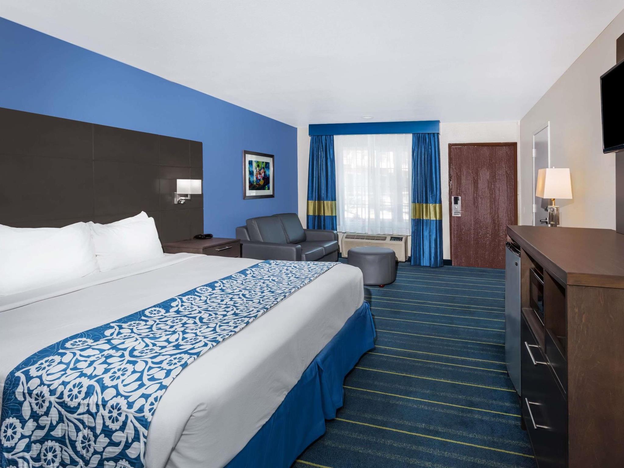 デイズ イン & スイーツ バイ ウィンダム アナハイム アット ディズニーランド パーク 写真