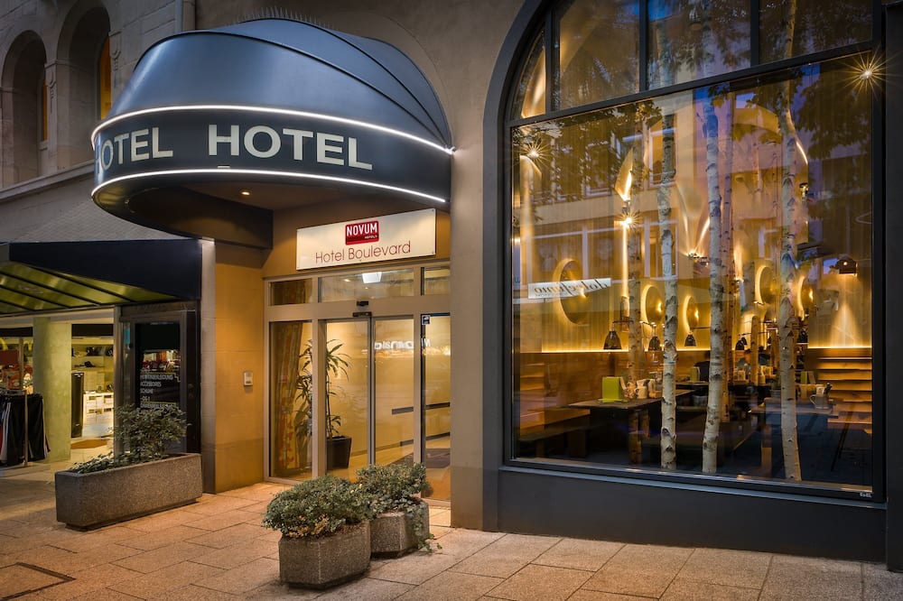 ホテル ブールバード 写真