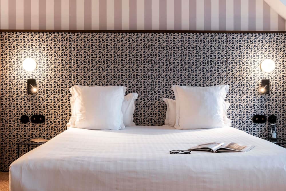 メルキュール マンテノン 写真