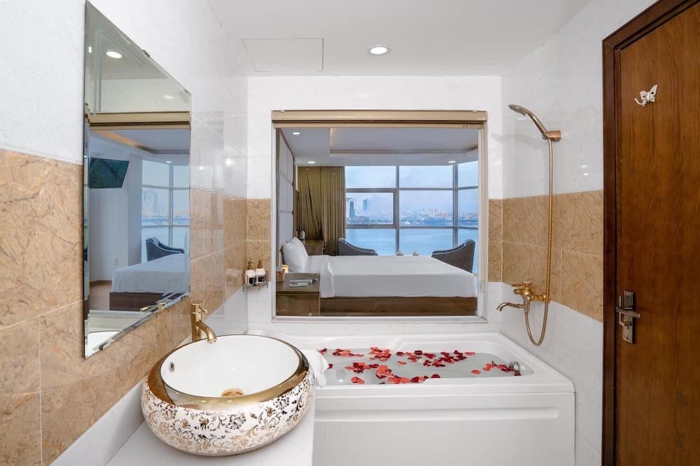 パリアット リバー フロント ホテル ダナン 写真