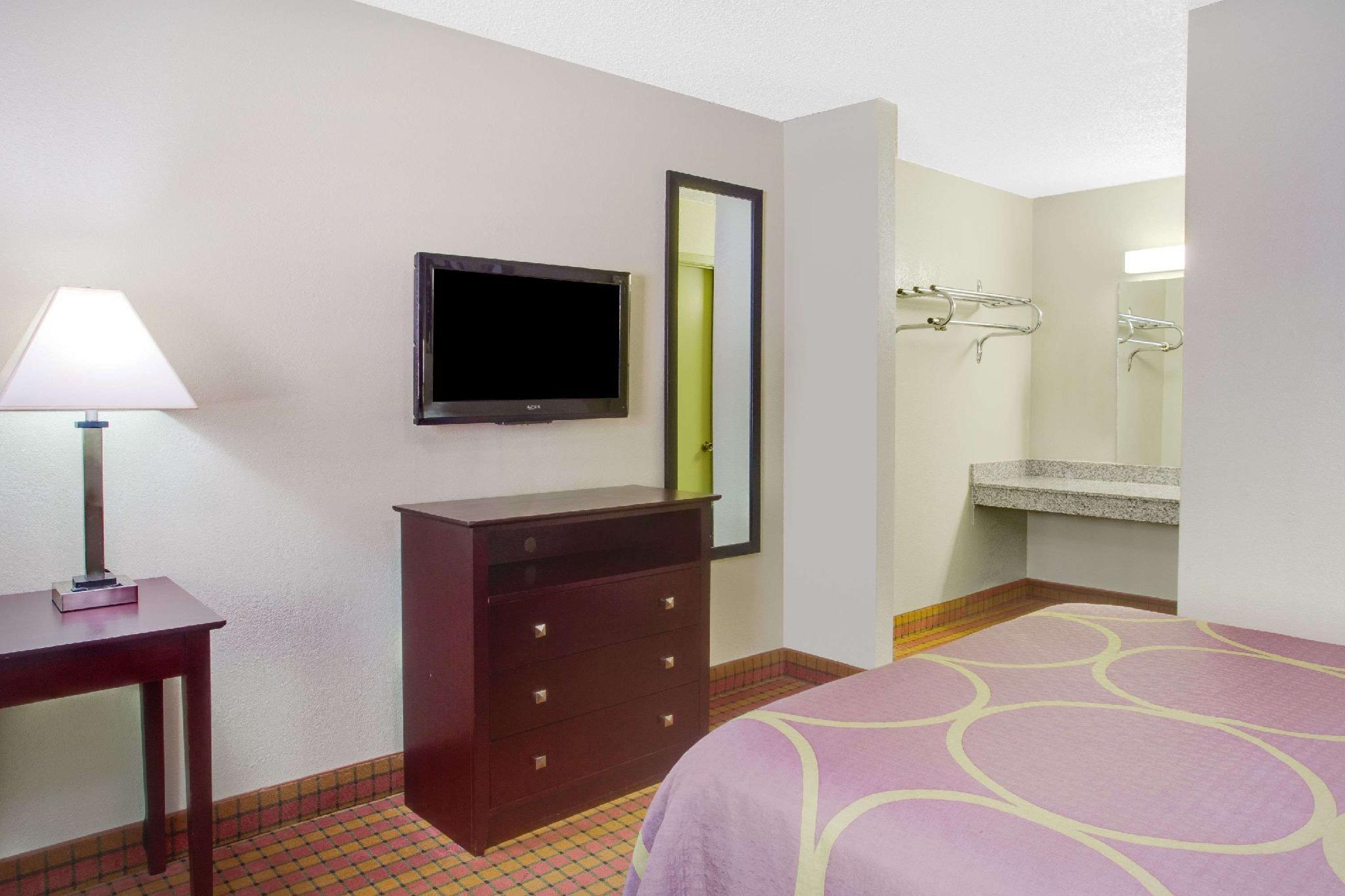 スーパー 8 バイ ウィンダム モンティチェロ アーカンソー 写真