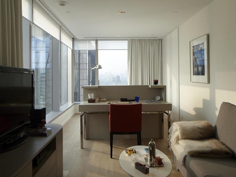 トウェンティ ワン ホワイトフィールド 写真