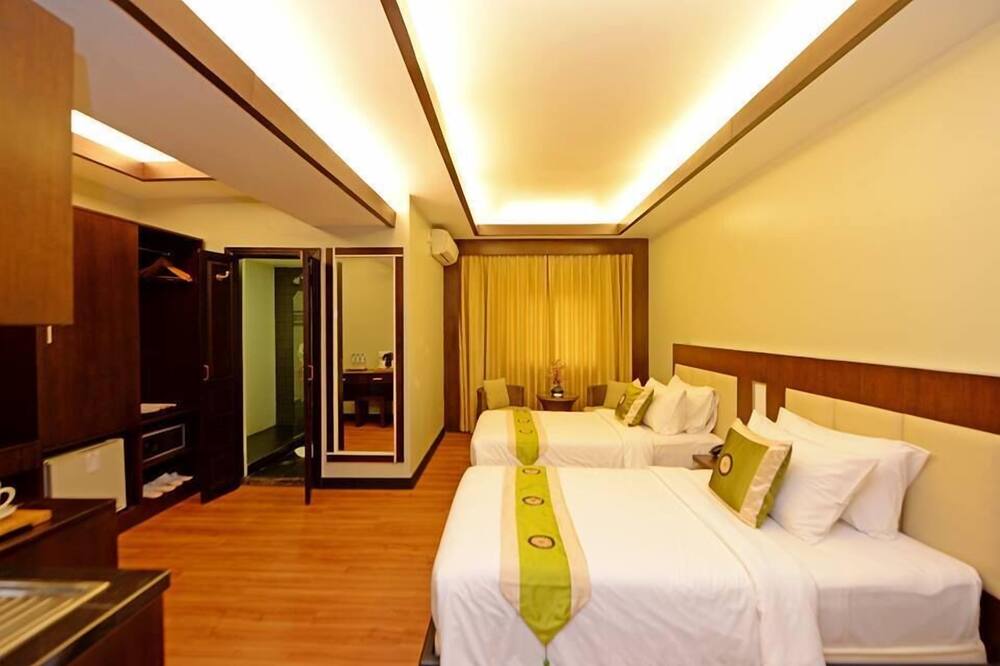 ホテル シュウェ ゴーン ダイン 写真