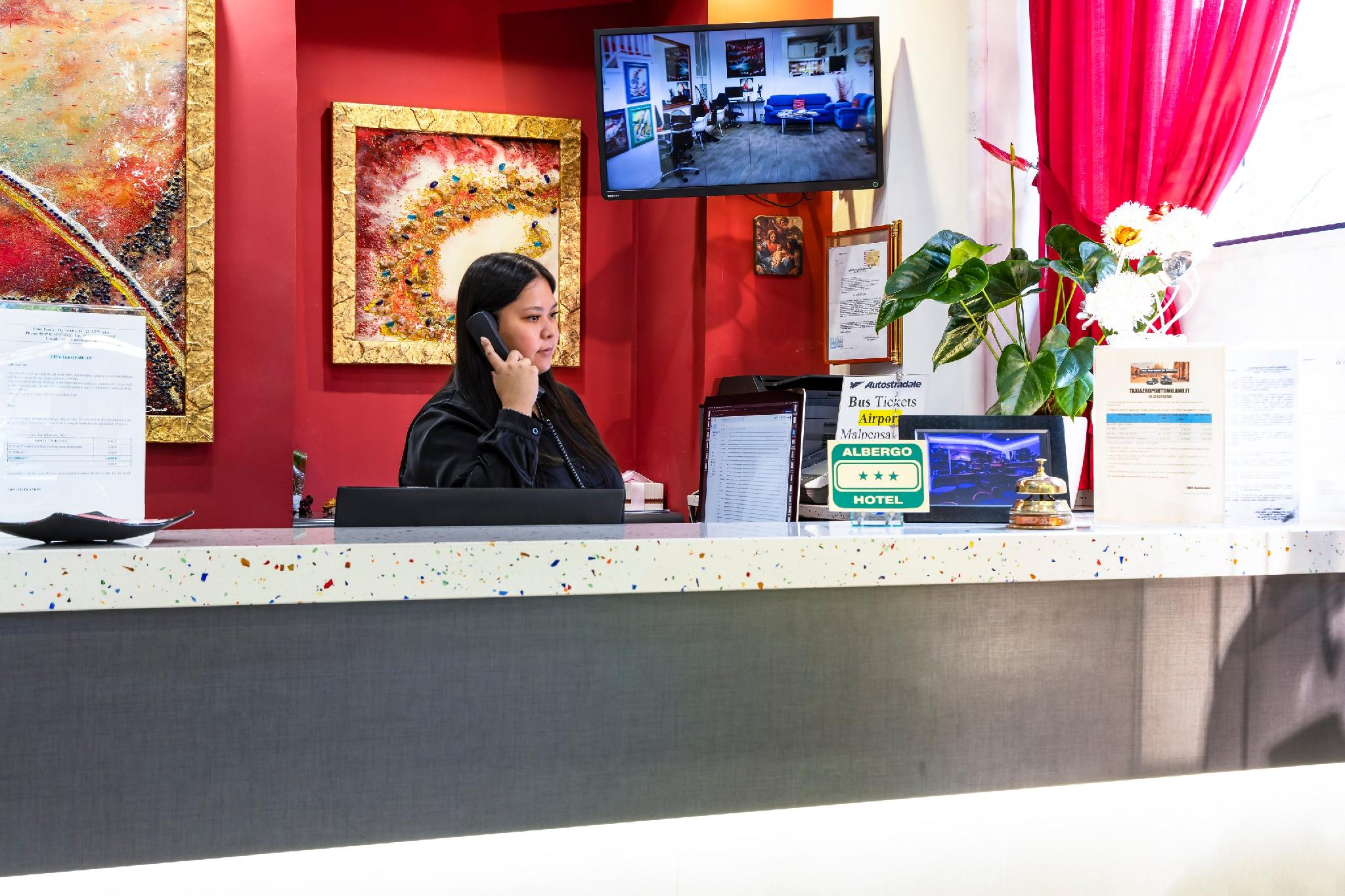 ホテル デモ 写真