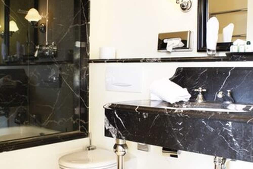 ホテル ニーダーレンディッシャー ホフ 写真