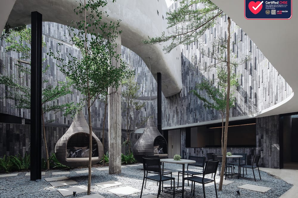 ロイズ イン バリ 写真