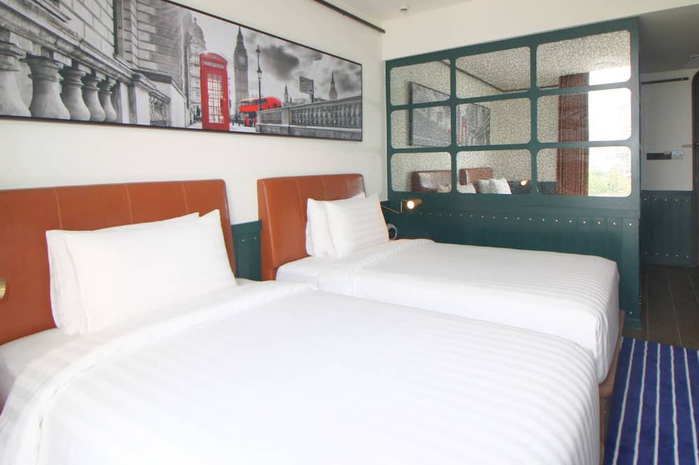 アシュリー トゥグ タニ メンテング 写真