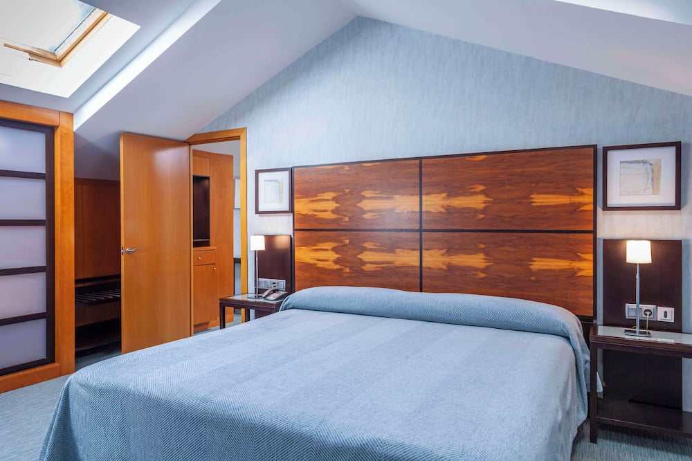 Macia Alfaros. 写真