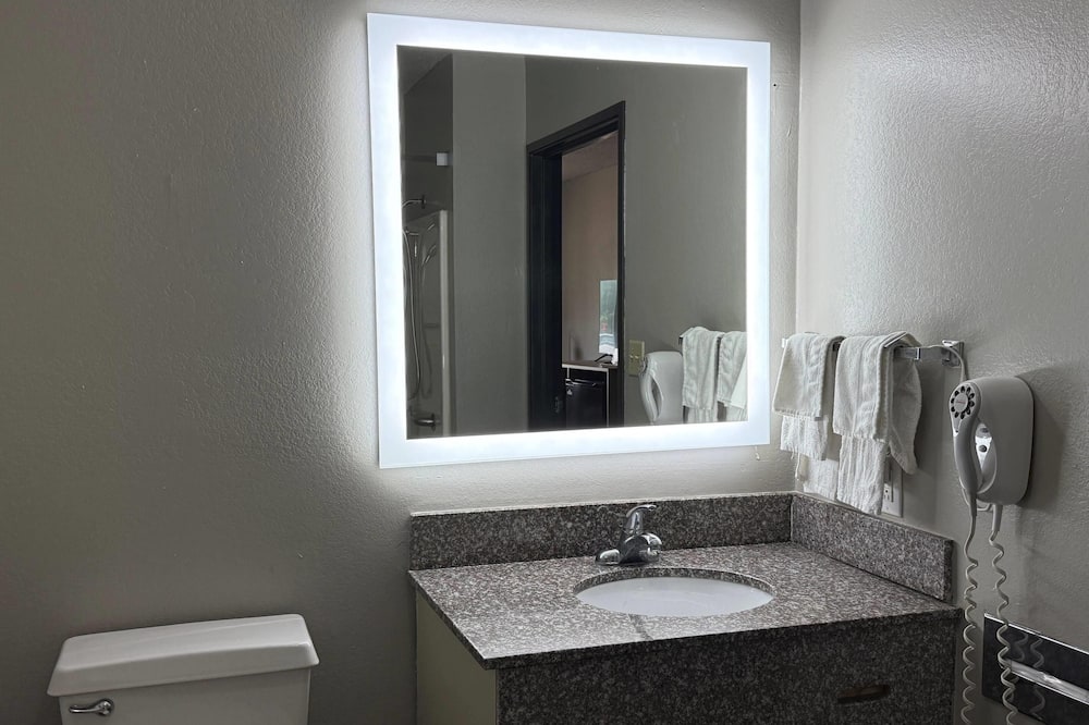 スーパー 8 バイ ウィンダム エバンズビル イースト 写真