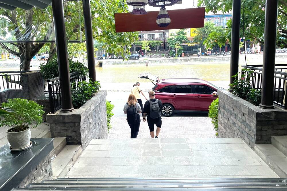 リバー スイーツ ホイアン 写真