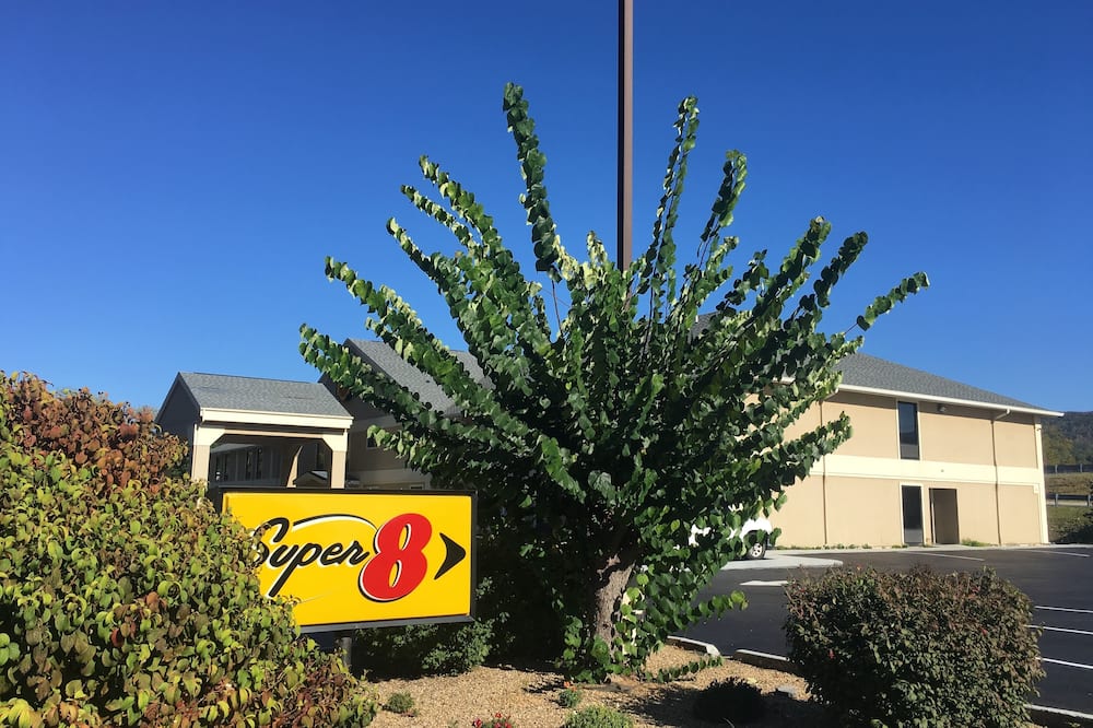 スーパー 8 バイ ウィンダム アーウィン 写真