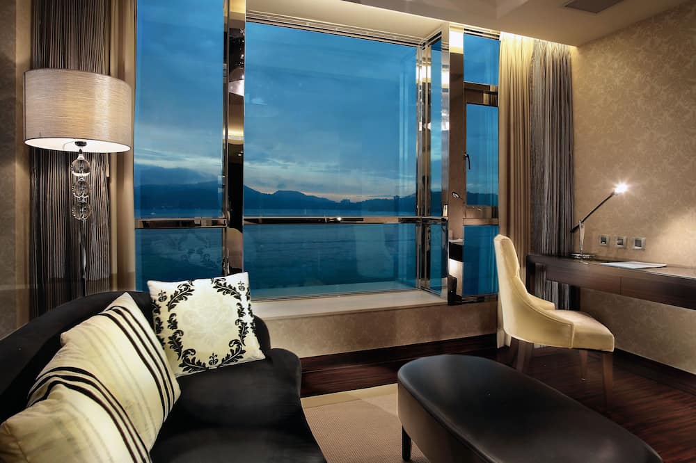 The Crystal Sun Moon Lake 写真