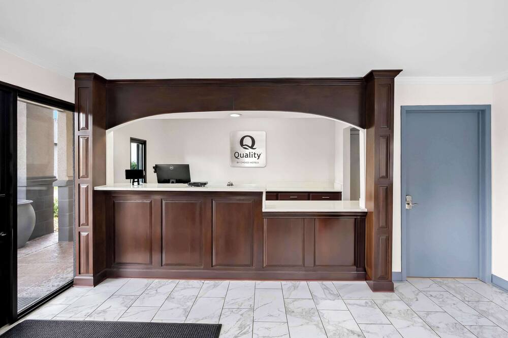 クオリティ イン & スイーツ モンティセロ 写真