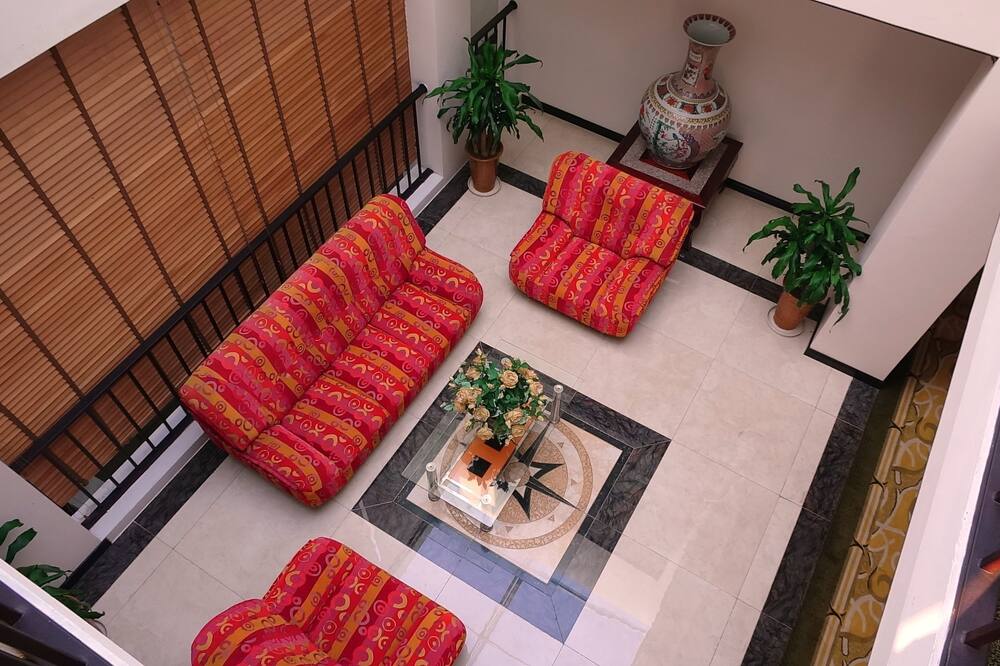 ゴールデン ハロン ホテル 写真