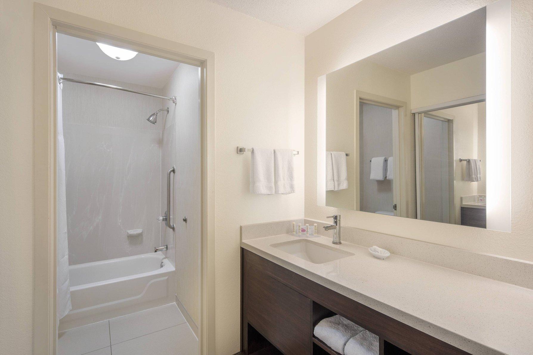 Residence Inn by Marriott Indianapolis Airport 写真