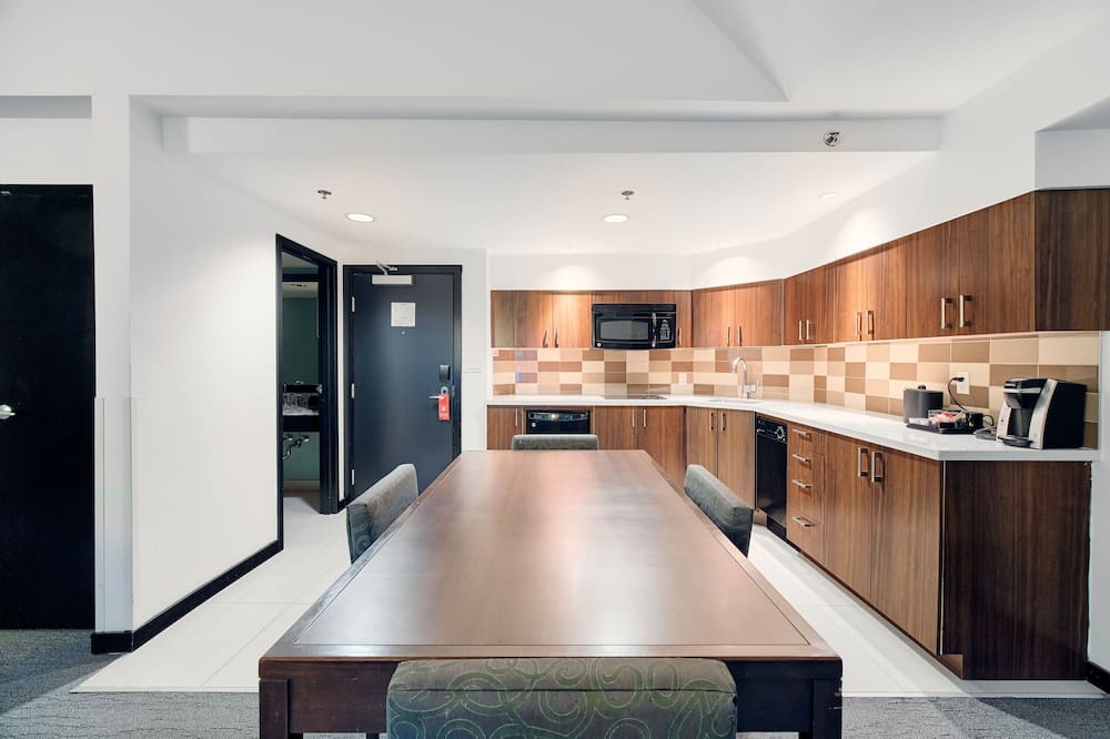 アーヴァ ホイッスラー ホテル 写真