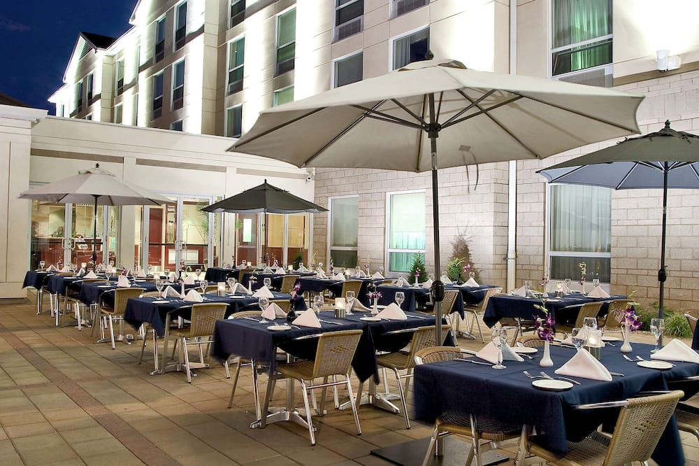 ヒルトン ガーデン イン モントレアル エアポート 写真