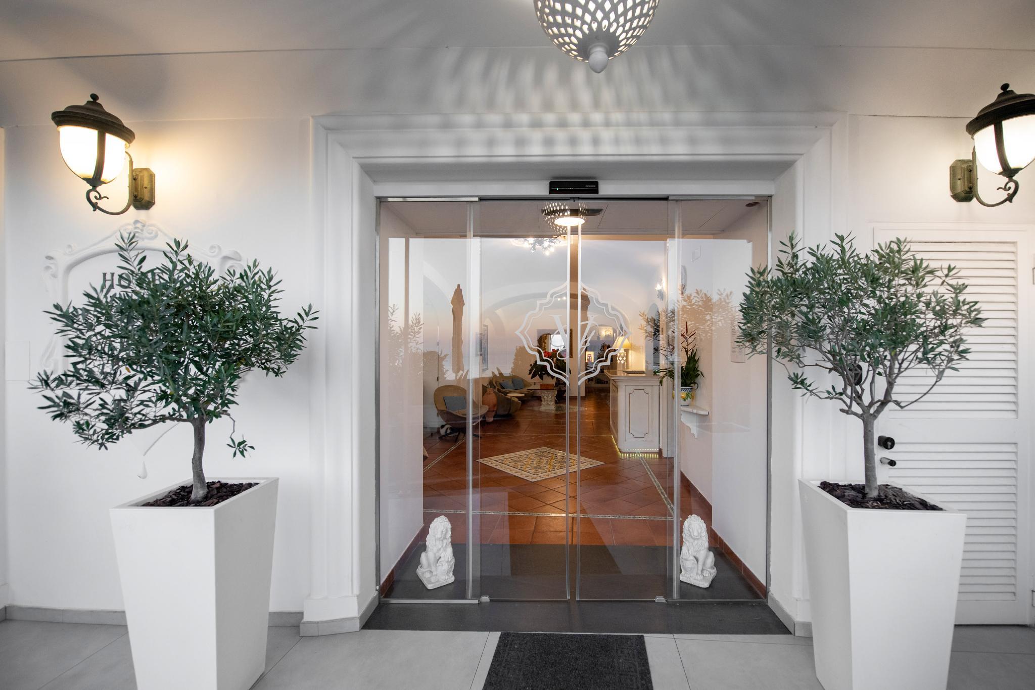 ホテル ヴィラ ガブリーサ 写真