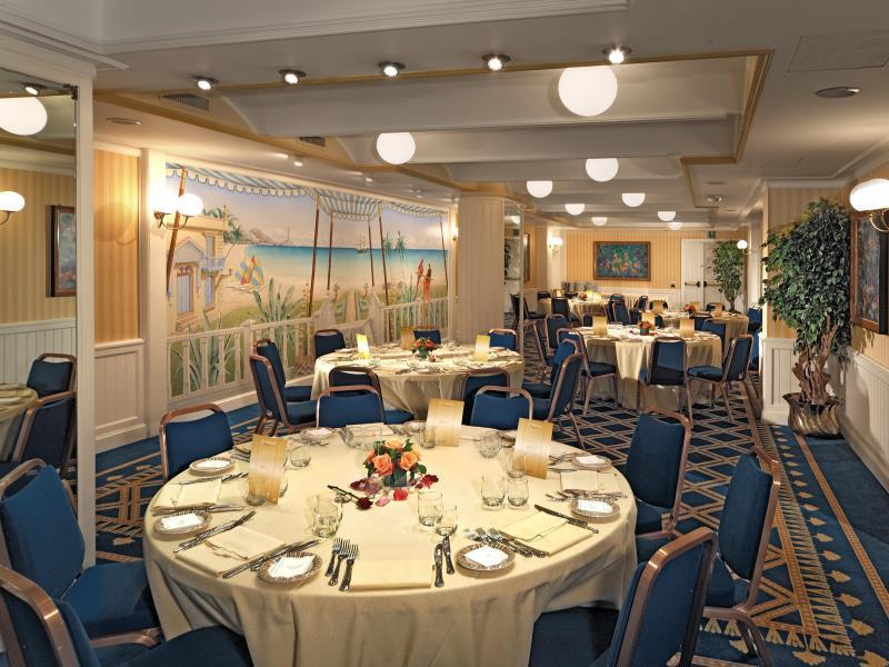 ホテル キャピトル 写真