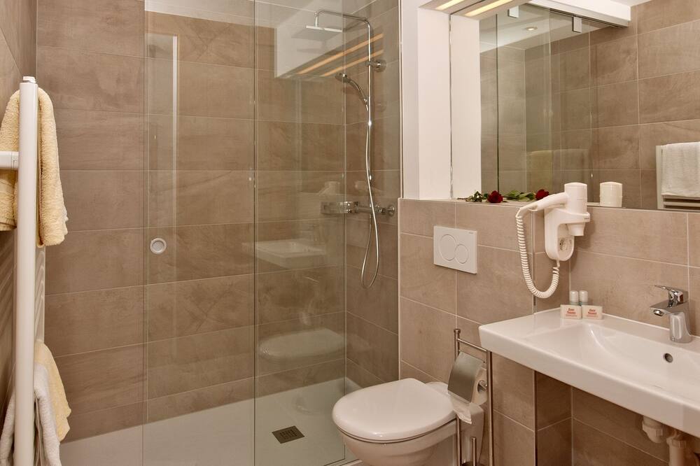 ホテル ノイヴィルト 写真