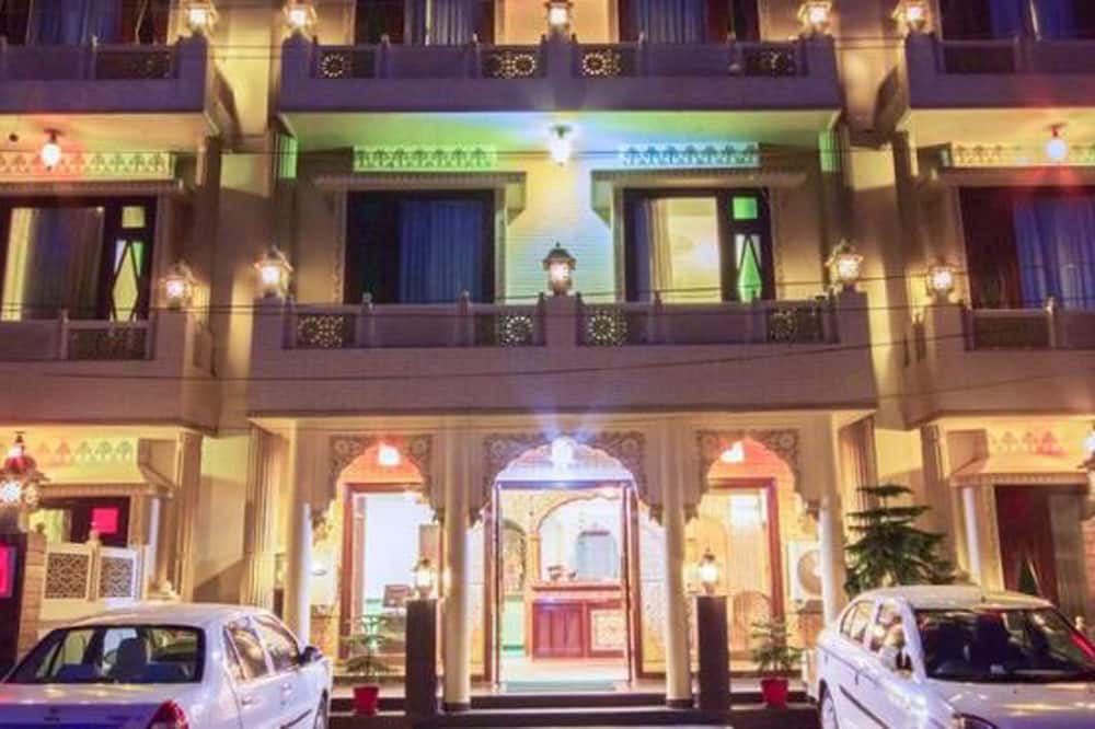 ナハルガ ハヴェリ 写真