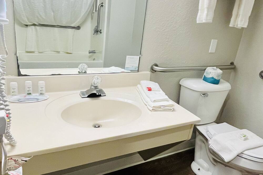 デイズ イン バイ ウィンダム ウォール 写真