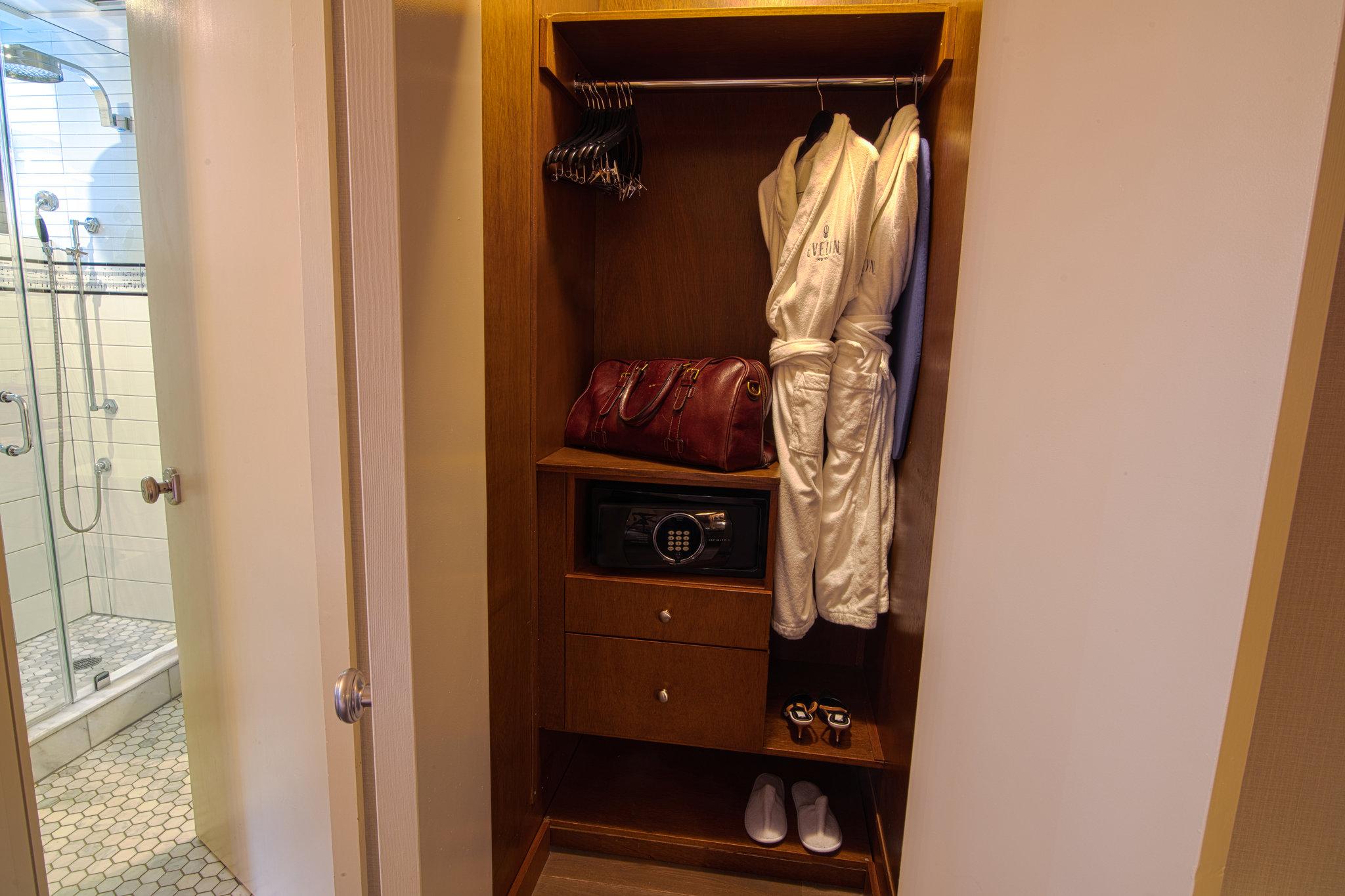 ザ イブリン 写真