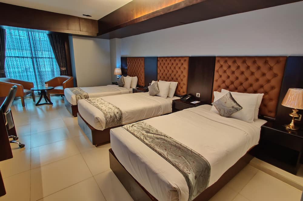 モモ イン 写真