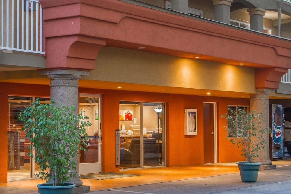 クオリティ イン サクラメント コンベンション センター 写真