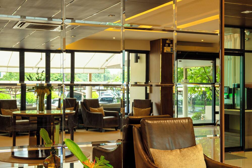 ザ グランド ナパット サービスアパートメント 写真