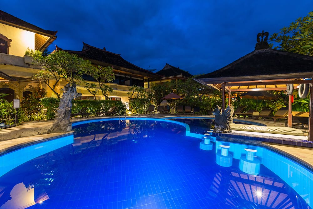 ニュー アディラマ ビーチ ホテル 写真