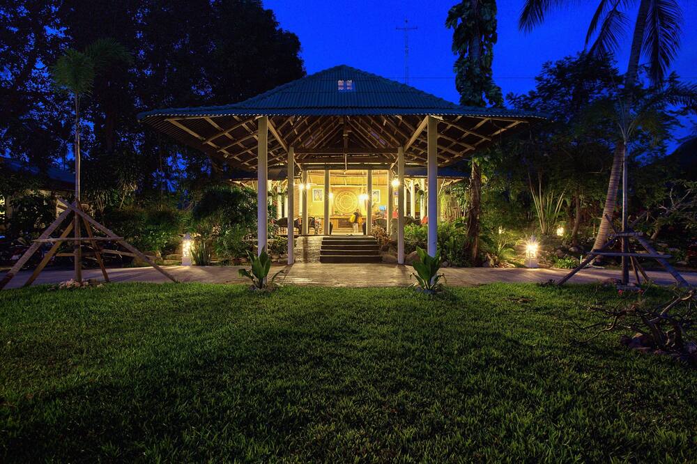 クリスタル ベイ ヨット クラブ ビーチ リゾート 写真