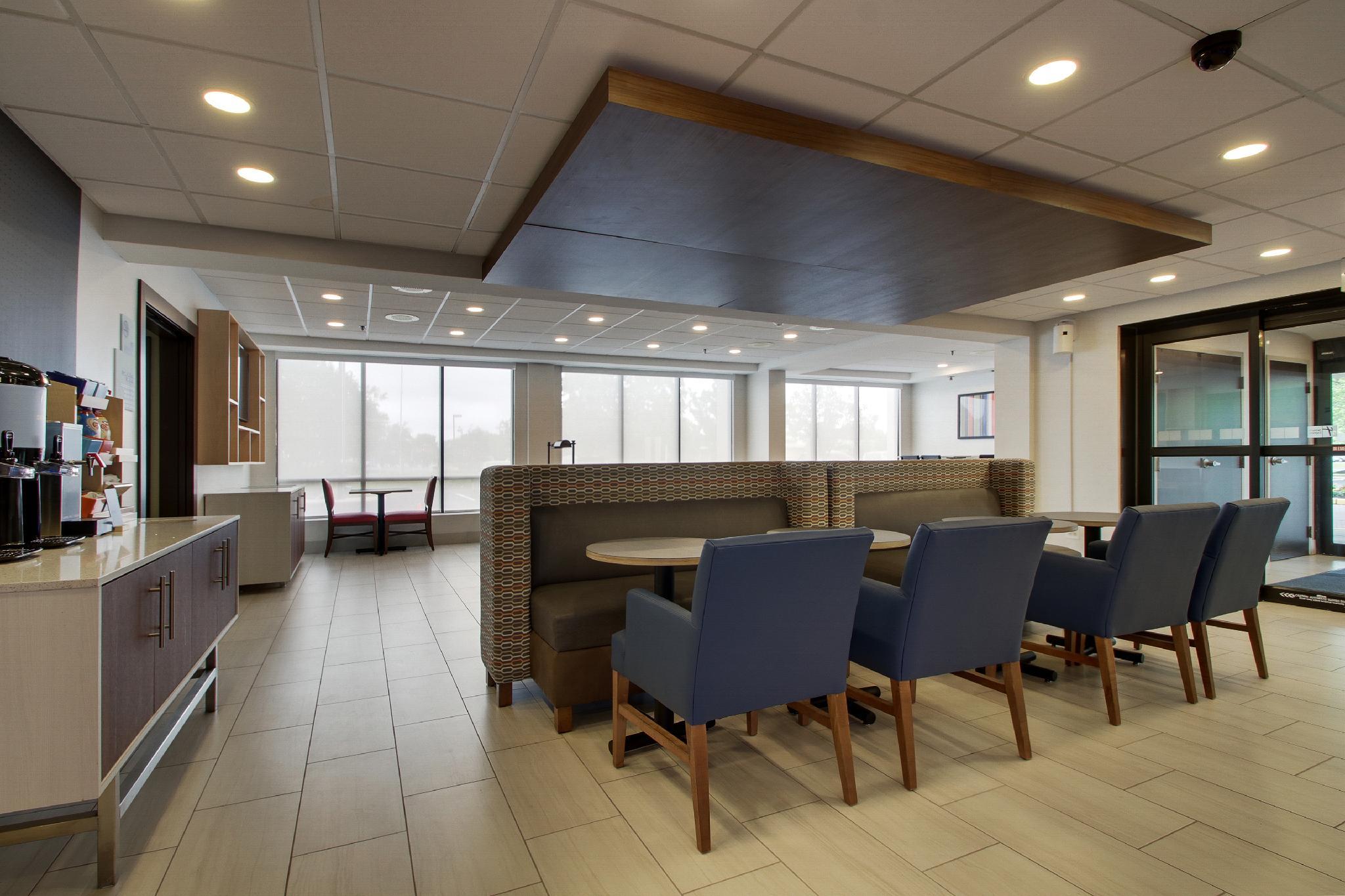 ホリデイ イン エクスプレス ヴォーヒーズ - マウント ローレル by IHG 写真