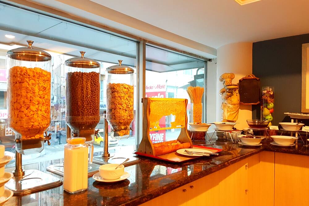 ジュラ ホテルズ マヴィ スルメリ アダナ 写真