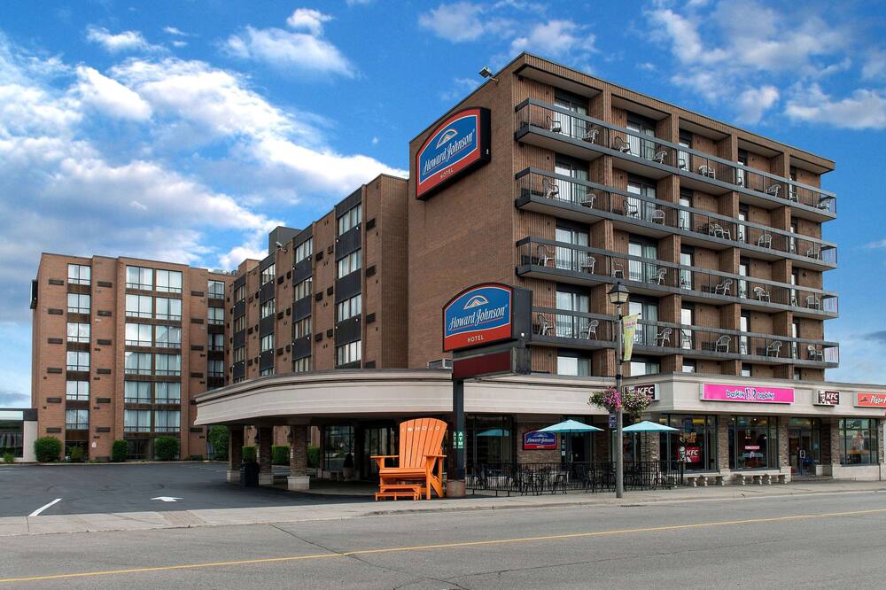 ハワード ジョンソン プラザ バイ ウィンダム バイ ザ フォールズ ナイアガラ フォールズ 写真