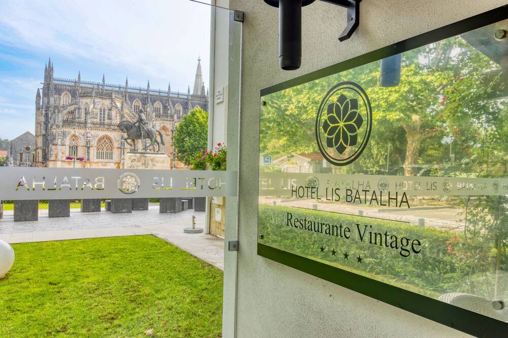 ホテル ド メストレ アフォンソ ドミンゲス 写真