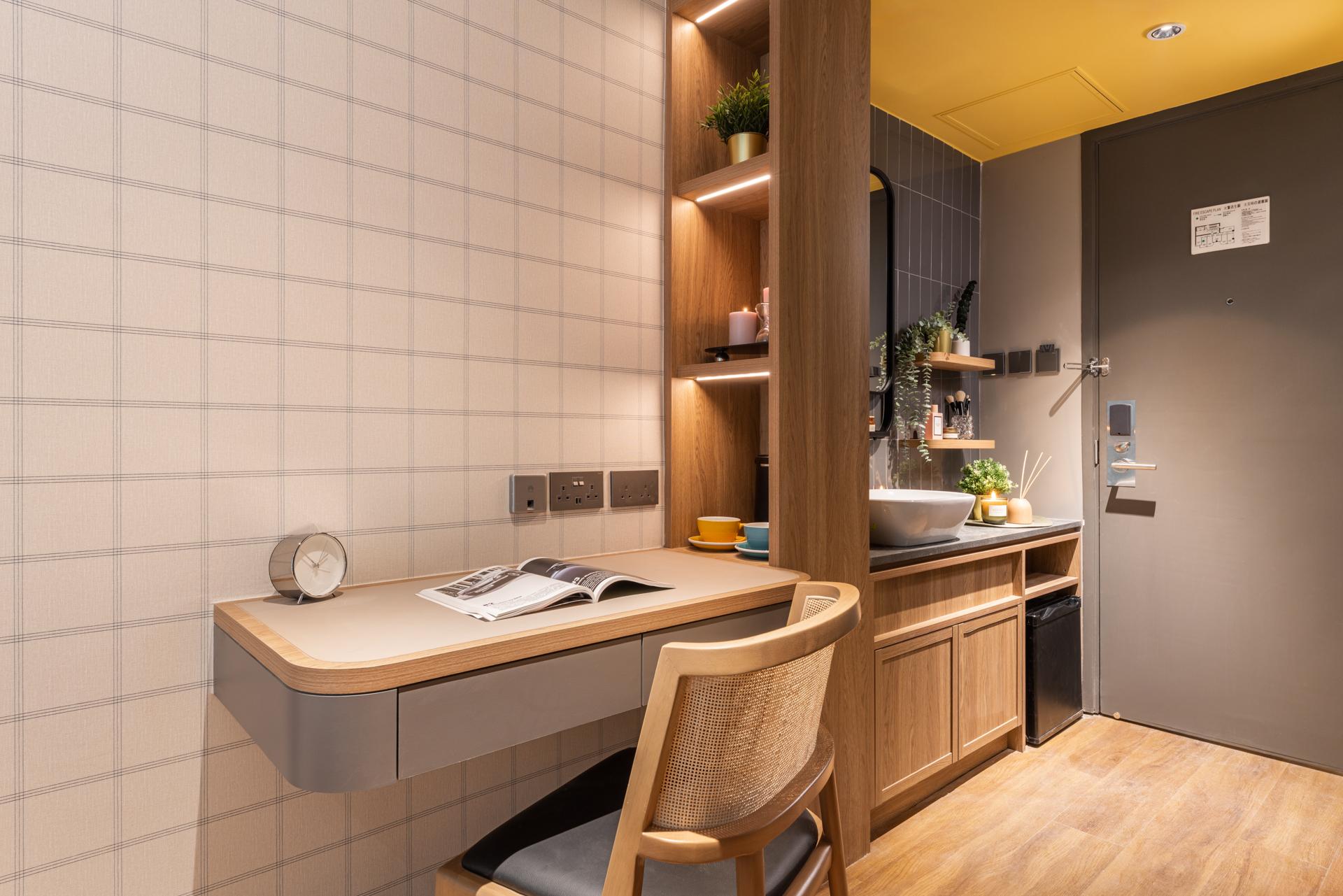 ダッシュ リビング オン ハリウッド 写真