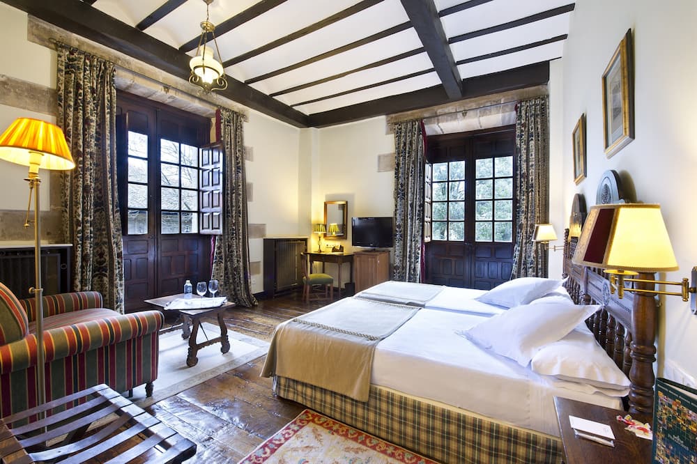 パラドール デ サンティリャーナ ギル ブラス 写真