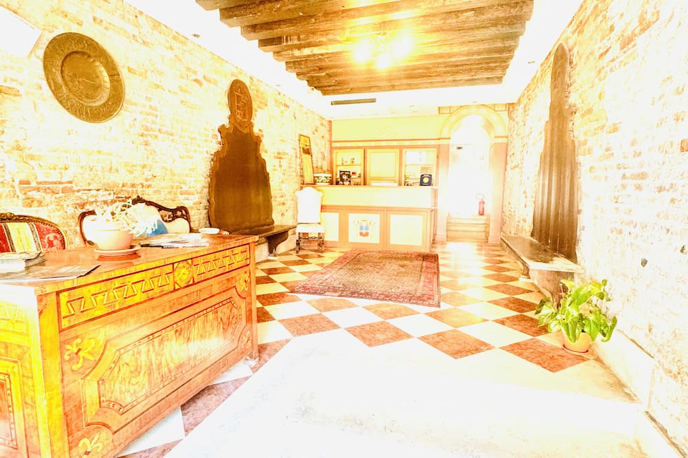 カ デイ ポロ 写真