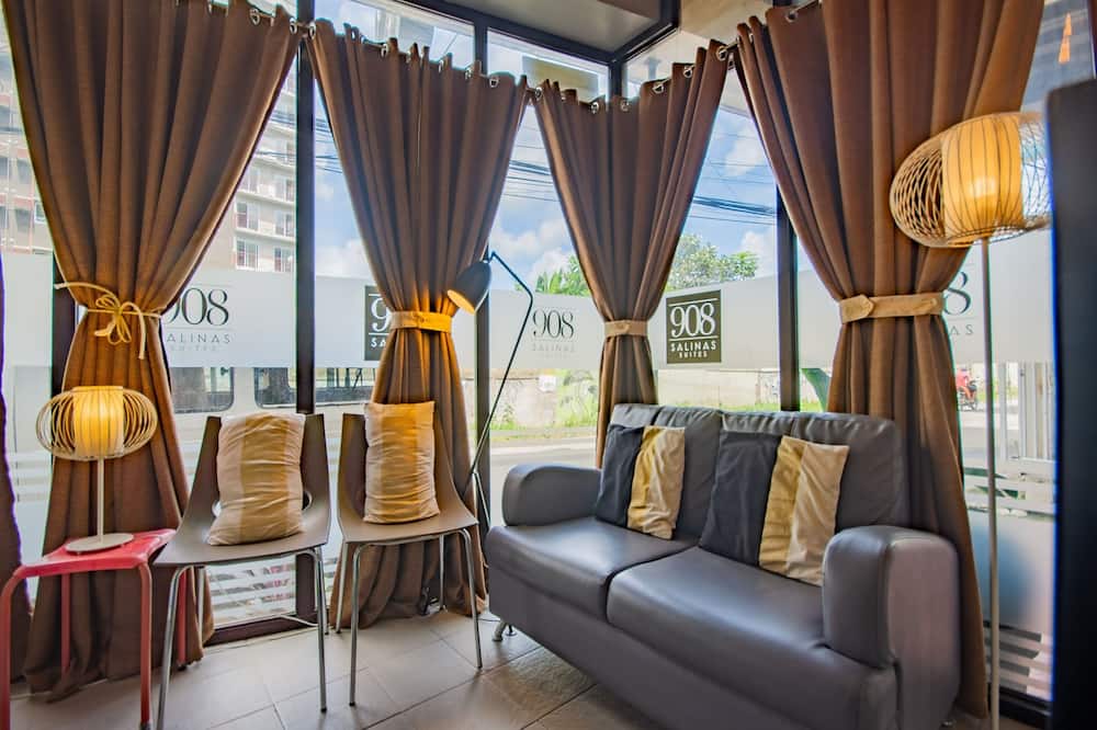 OYO 707 908 サリナス スイーツ 写真