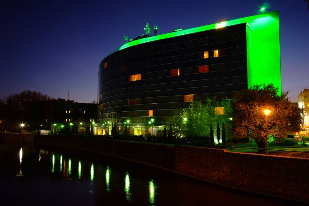 HP Park Plaza 写真