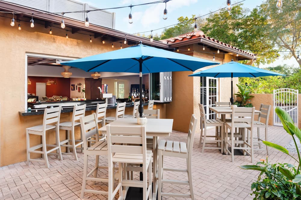 Inn of Naples, Tapestry Collection by Hilton 写真