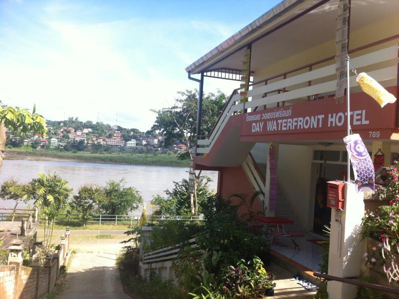 Day Waterfront Hotel. 写真