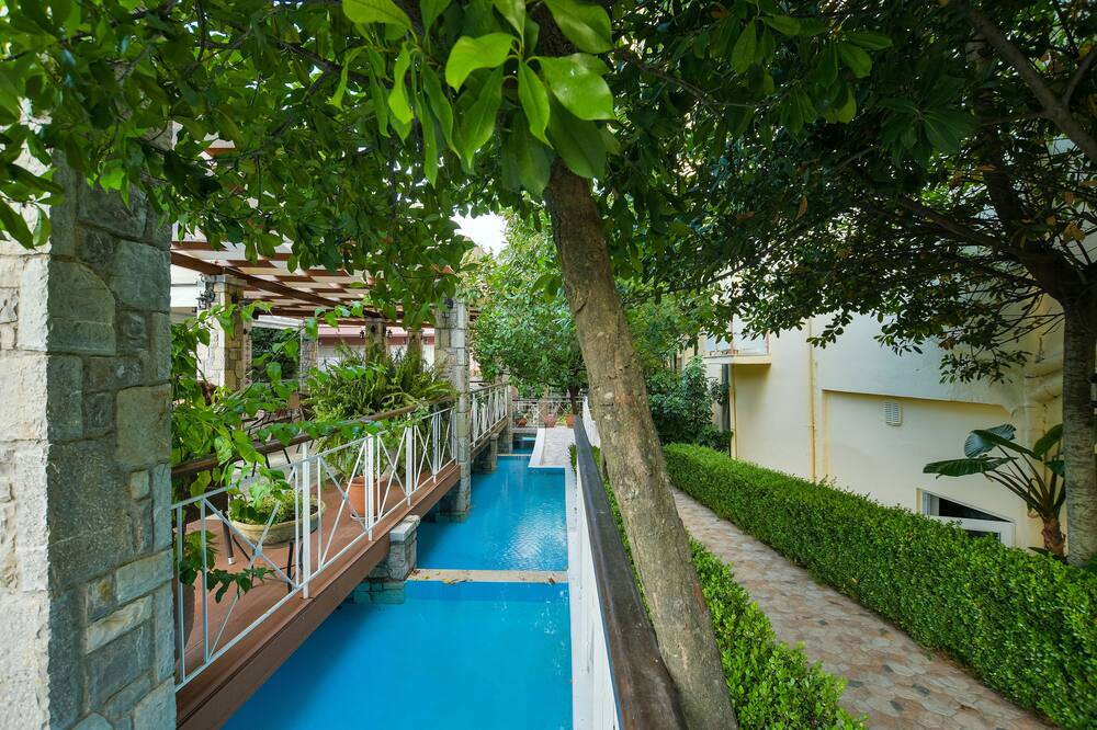 ネダ ホテル 写真